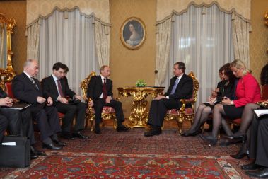 Putin z ekipo vs. Türk z ekipo