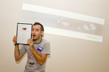 Slovenski fotograf Matjaž Tančič kot finalist Googlovega natečaja razstavlja v prestižni londonski Galeriji Saatchi