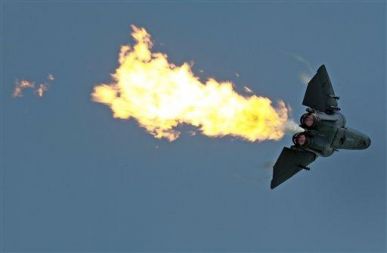 F-111 avstralske kraljeve flote na singapurskem letalskem mitingu, ki je največji letalski vojaški miting v Aziji.