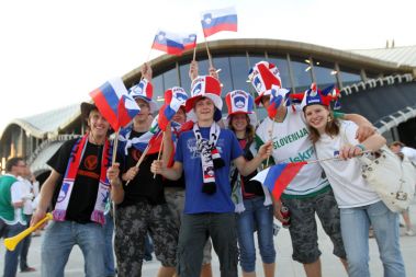 Slovenski navijači so končno stopili v novi hram športa - Stožice