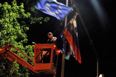 Snemanje zastav po državnemu prazniku