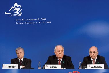 Predsednik Evropske centralne banke  Jean-Claude Trichet, finančni minister Andrej Bajuk in evropski komisar za gospodarske in denarne zadeve Joaquin Almunia