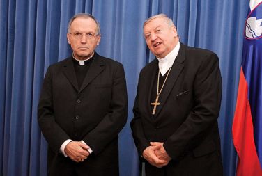 Novi nadškof Anton Stres in njegov predhodnik Alojz Uran