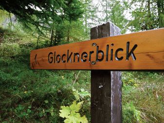 Smerokaz za Großkirchheim, majhno vasico pod Velikim Klekom (Großglockner)