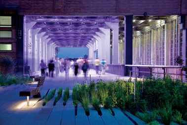 The High Line Park pomeni izvrstno preobrazbo zapuščene urbane strukture in bi lahko bil globalni model za preureditev številnih zapuščenih transportnih površin v zelene površine.