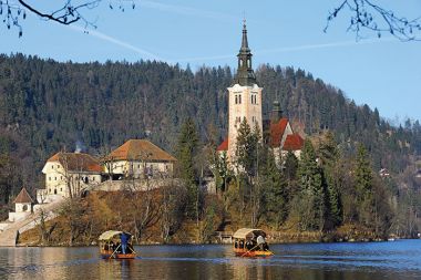 Blejski otok, cerkev ga ne želi deliti z državo.