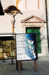 Kakovostne gostinske storitve in kulturne prireditve na otoku je cerkev ukinila. Namesto njih je uvedla plačevanje vstopnine. Ker je tako enostavneje?