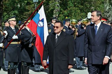 Nekdanji egiptovski predsednik Hosni Mubarak na obisku v Sloveniji oktobra 2009.