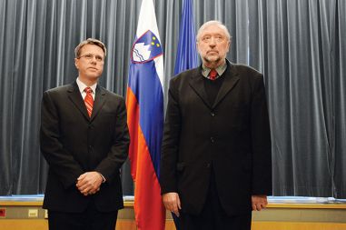Novi in stari minister: Samuel Žbogar in Dimitrij Rupel ob primopredaji poslov