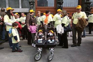 V protestu proti družinskemu zakoniku je očitno dovoljena tudi uporaba otrok (17. maj 2011)