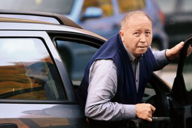 Karl Jošt, artiški župnik, ki je umrl med sojenjem, obtožnica pa ga je bremenila kar šestnajstih spolnih napadov na mladoletne deklice, celo pri spovedi. Ena izmed žrtev je vložila odškodninsko tožbo zoper slovensko RKC.