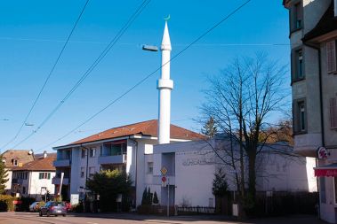 V Švici sta bili že v izhodišču z minareti zgrajeni le dve mošeji - ena v Zürichu (na sliki) in druga v Ženevi.