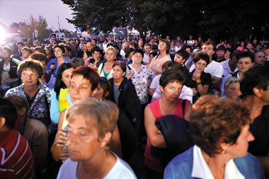 V Murski Soboti, kjer je razlika med moškimi in ženskami največja v državi, v domu za ostarele med 290 varovanci biva kar 216 žensk. (na fotografiji stavka v Muri leta 2009)