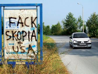 Jeza proti severnim sosedom (po grško Skopje) in njihovim zaveznikom