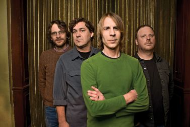 Današnja zasedba Mudhoney: čeprav so kariraste srajce že zdavnaj preteklost, oni še zmeraj vztrajajo. (od leve proti desni: Steve Turner, Guy Maddison, Mark Arm in Dan Peters)