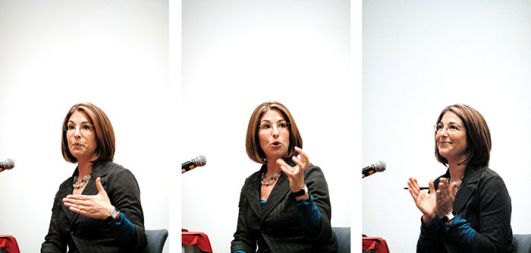 Naomi Klein je vodilna svetovna politična analitičarka, kolumnistka časnikov Nation in Guardian, avtorica uspešnice Doktrina šoka.