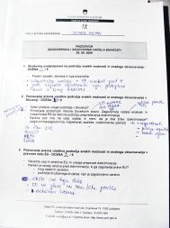 V komisiji, ki je na sporen način in verjetno tudi s ponarejanjem dokumentov izbrala aktualnega zagovornika enakosti, je poleg direktorice vladnega urada za enake možnosti Majde Pučnik - Rudl sodeloval tudi tedanji namestnik generalnega sekretarja vlade Dušan Hočevar, sicer predsednik grosupeljskega občinskega odbora SDS.