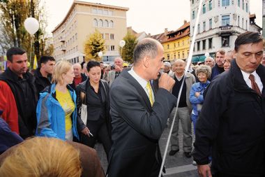 Sandra Letica in Janez Janša na predvolilnem shodu SDS