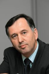 Igor Milavec je direktor združenja lesne in pohištvene industrije pri GZS.