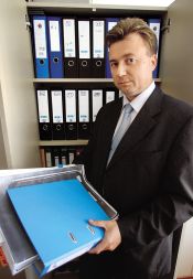 Pavel Jamnik, vodja policijske akcije Sprava: »Prosil bi predstavnika Zveze borcev, da nekako le javno sporoči svojim članom, da če že sami večkrat javno izjavljajo, da želijo, da se ta dejanja raziščejo, da naj nam ljudje, ki kaj vedo o tem, povedo, še posebej tisti, ki se sedaj skrivajo za tako imenovano zavezo molčečnosti.«