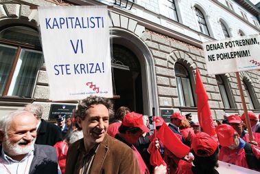Protest sindikalnih voditeljev pred vladno palačo, 15. april