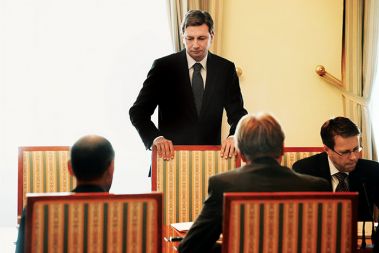 Kdo najraje kaže s prstom in kdo je najbolj moralen? Borut Pahor, Janez Janša in Gregor Golobič na srečanju o sporazumu med Slovenijo in Hrvaško.