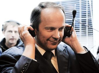 Veselje Branka Grimsa ob poslušanju referendumskih rezultatov na Radiu Slovenija