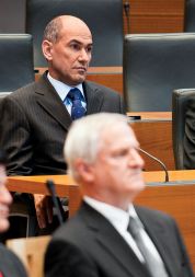 Predsednik SDS Janez Janša in predsednik vrhnovnega sodišča Franc Testen, na slavnostni seji državnega zbora, 24. junija 2009