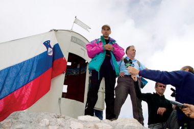 Janez Janša in Franci Ekar pred Aljaževim stolpom