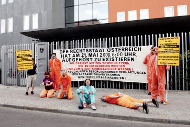 Protest pred avstrijskim veleposlaništvom v Berlinu