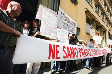 Protest civilne iniciative proti dolenjskim Romom