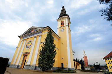 Cerkev, ki si želi novi zvonik