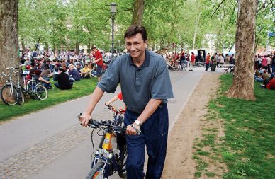 Borut Pahor na shodu za legalizacijo marihuane, Ljubljana 2003