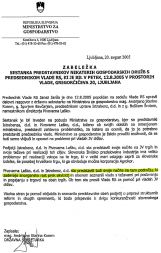 Zabeležka sestanka, ki smo jo jeseni 2005 prejeli iz kabineta predsednika vlade. Dokazovala naj bi, da se pred tremi leti 12. avgusta pri predsedniku vlade niso pogovarjali o prodaji Mercatorja, pač pa o pomoči države pri prodoru podjetij na tuje trge. Zabeležka je uraden dokument.  Tri leta kasneje je avtorica zapisa, tedanja državna sekretarka Andrijana Starina Kosem, priznala, da objavljena zabeležka ne prikazuje pravih dejstev. Na sestanku naj bi se pogovarjali tudi o prodaji Mercatorja, vendar zapis o tem ne obstaja. Kosmova trdi, da ji je tako naročil predsednik vlade; zabeležen je samo prvi del sestanka, drugi pa ne. Po trditvah nekdanje državne sekretarke naj bi obstajala tudi rokopisna različica, ki govori tudi o Mercatorju …