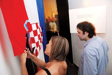 Rezanje hrvaške zastave
