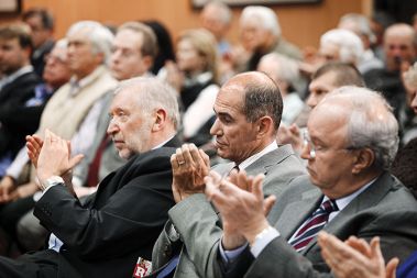 Zakaj so vsi člani Zbora za republiko hkrati tudi Demokrati in Razumniki?