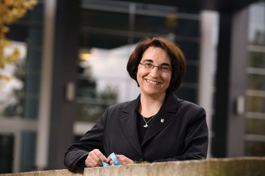 Nasmejana ministrica za obrambo dr. Ljubica Jelušič