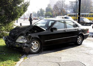 Razbiti avto veleposlanice