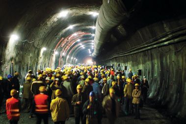 Največ potreb za tuje delavce je v gradbeništvu