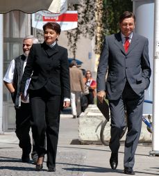 Ministrica za javno upravo Irma Pavlinič Krebs in Borut Pahor