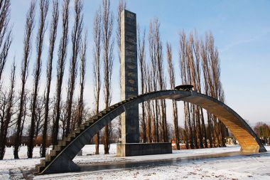 Spomenik žrtvam nacističnega nasilja na graškem pokopališču, kjer so pokopani tudi borci Pohorskega bataljona