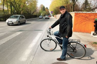 Borut Pahor na kolesu - mu bodo sledili tudi poslanci?