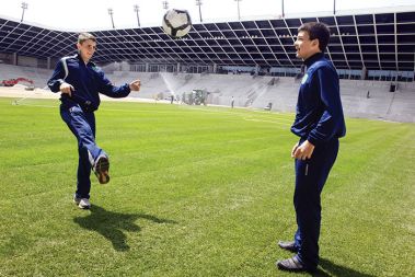 Preizkus travnate površine na stadionu v Stožicah