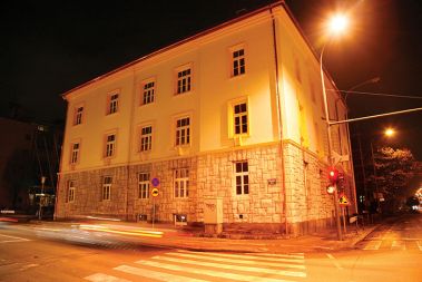 Stavba na Komenskega ulici 11 v Ljubljani