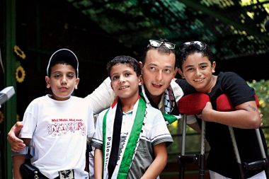 Reper Zlatko in otroci iz Gaze