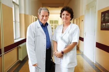 Prof. dr. Tomaž Tomaževič, Ginekološka klinika UKC v Ljubljani in doc. dr. Bojana Pinter, vodja darovalskih postopkov na Ginekološki kliniki UKC v Ljubljani