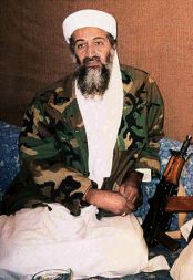 Osama bin Laden med intervjujem novembra 2001 v Afganistanu