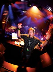 ŽUR Z RAZLOGOM, LJUBLJANA: UMEK 