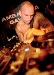DJ ERIC MORILLO V AMBASADI GAVIOLI: ERIC