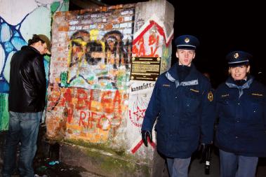 POLICIJSKI OBISK METELKOVE  